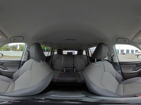 Used 2025 Toyota Highlander LE FWD image 44