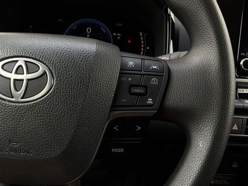 Used 2025 Toyota Camry LE FWD image 33