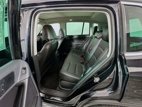 Used 2013 Volkswagen Tiguan SE image 22