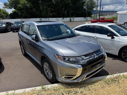 Used 2020 Mitsubishi Outlander 4WD Plug-In Hybrid image 8