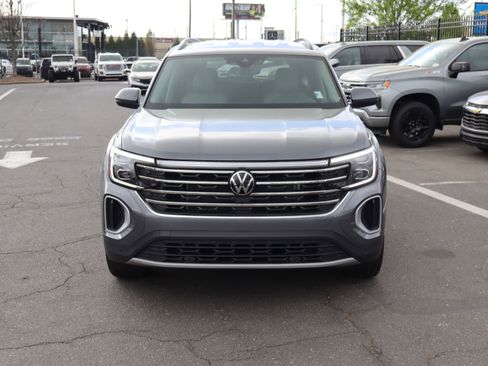 Used 2024 Volkswagen Atlas SE image 3