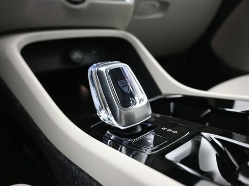 New 2026 Volvo XC40 B5 Ultra w/ Protection Package Premier image 11