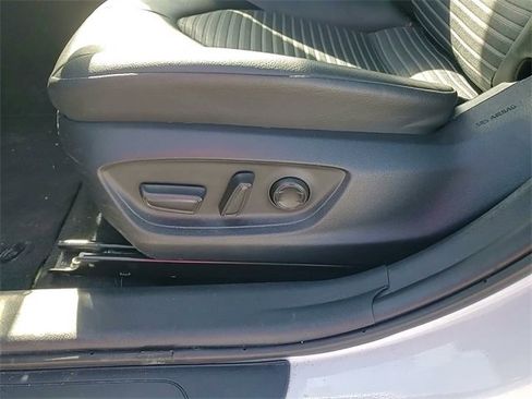 Used 2023 Toyota Camry SE image 11