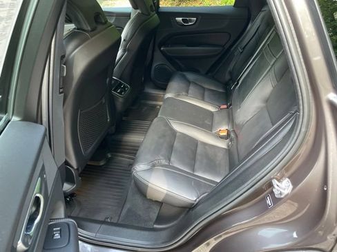 Certified 2022 Volvo XC60 B5 Inscription w/ Advanced Package AWD/4WD image 12