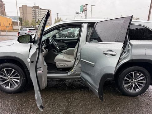 Certified 2018 Toyota Highlander XLE image 24