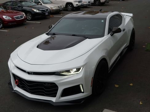 Used 2018 Chevrolet Camaro ZL1 image 31