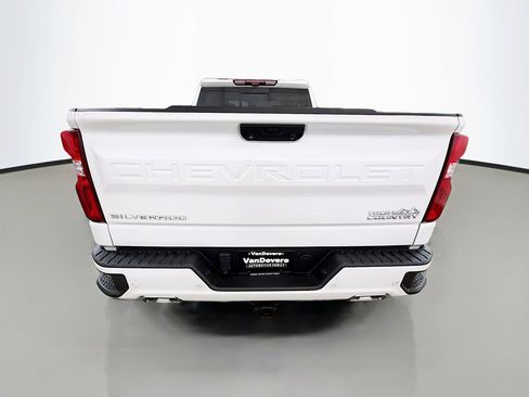 Used 2023 Chevrolet Silverado 1500 High Country w/ High Country Premium Package AWD/4WD image 9
