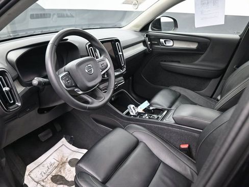 Used 2024 Volvo XC40 B5 Ultimate w/ Protection Package Premier image 26