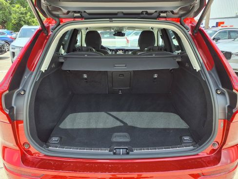 Certified 2024 Volvo XC60 B5 Plus AWD/4WD image 17
