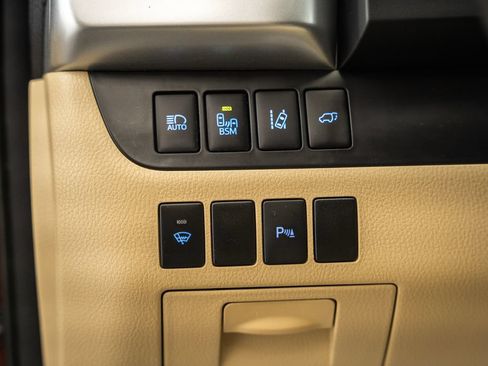 Used 2015 Toyota Highlander Limited w/ Driver Technology Package AWD/4WD image 46