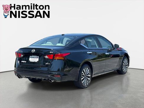 Used 2024 Nissan Altima 2.5 SV w/ SV Premium Package AWD/4WD image 2