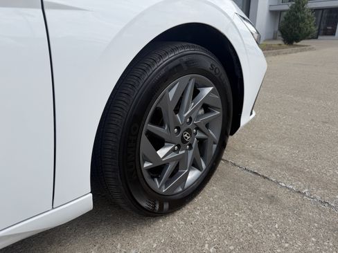 Certified 2025 Hyundai Elantra Hybrid FWD image 15