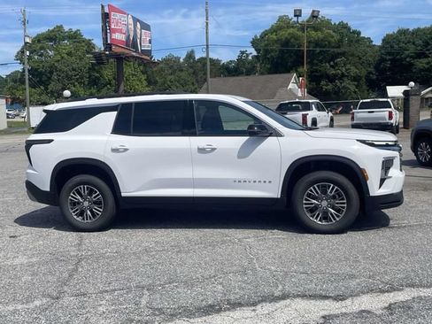 New 2026 Chevrolet Traverse LT FWD image 2