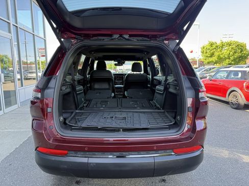 Used 2024 Jeep Grand Cherokee L Altitude AWD/4WD image 30