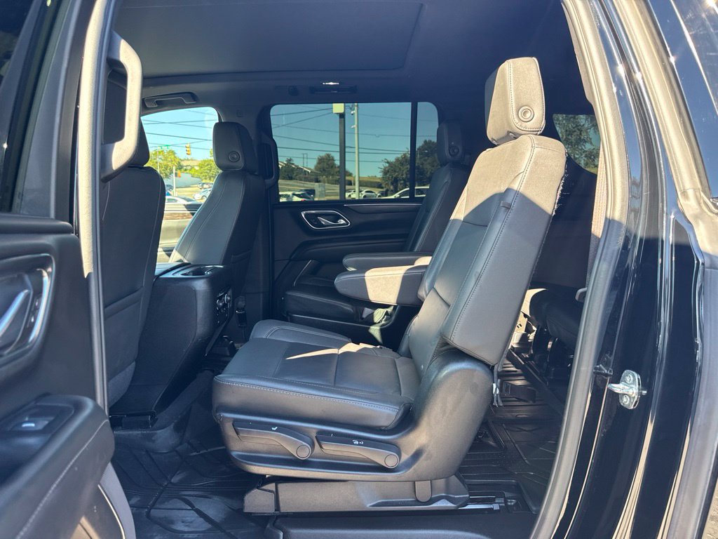 Used 2024 Chevrolet Suburban Z71 w/ Luxury Package AWD/4WD image 28