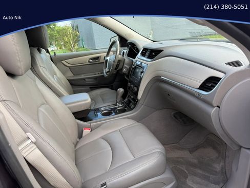 Used 2017 Chevrolet Traverse LT image 17