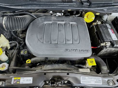 Certified 2019 Dodge Grand Caravan SXT image 35