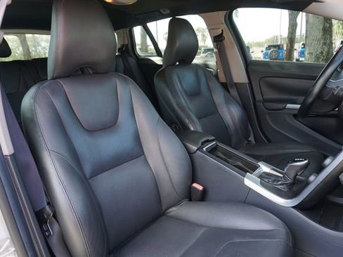Used 2015 Volvo V60 T5 Premier image 2