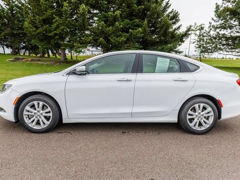 Used 2016 Chrysler 200 Limited w/ Convenience Group FWD image 8