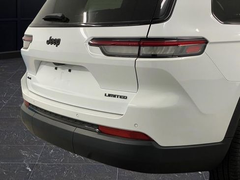 New 2025 Jeep Grand Cherokee L Limited w/ Black Appearance Package image 39