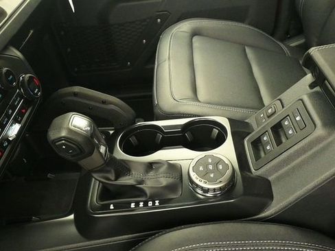 New 2026 Ford Bronco Badlands image 12