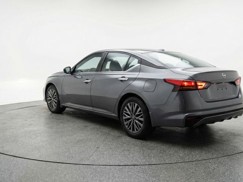 Used 2025 Nissan Altima 2.5 SV image 6