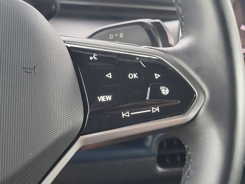 Used 2025 Volkswagen ID. Buzz Pro S RWD image 17