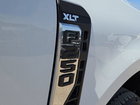 New 2026 Ford F250 XLT w/ FX4 Off-Road Package AWD/4WD image 8