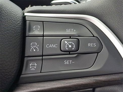 Used 2024 Jeep Grand Cherokee L Limited w/ Luxury Tech Group II image 23