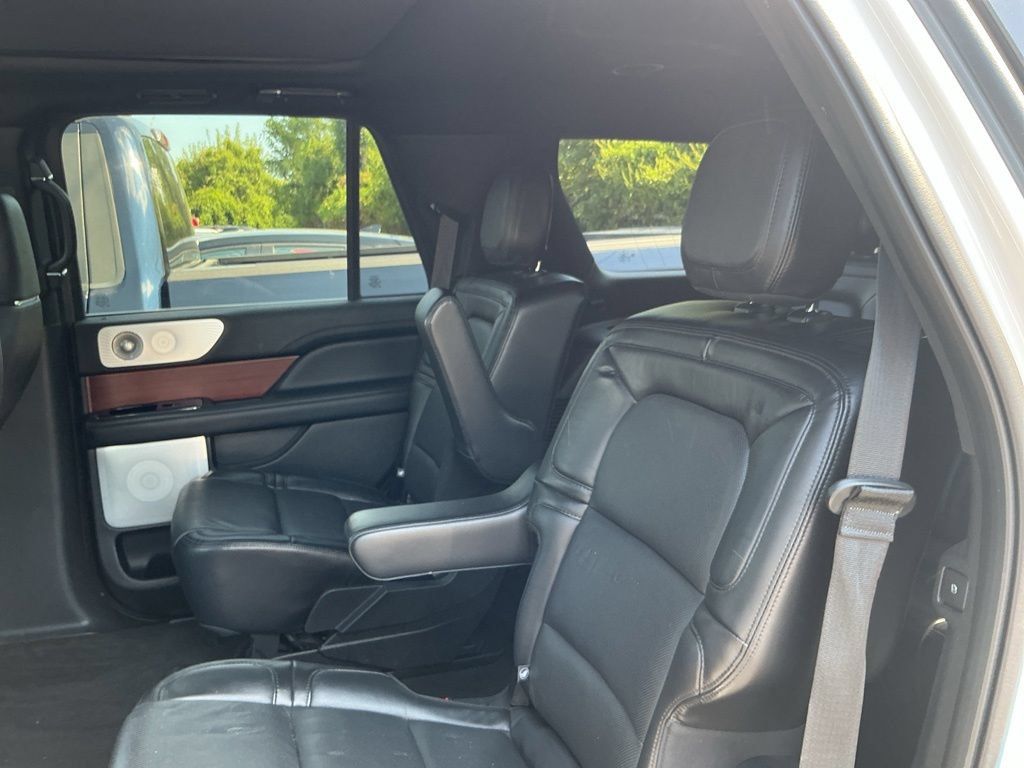 Used 2021 Lincoln Navigator Reserve AWD/4WD image 14