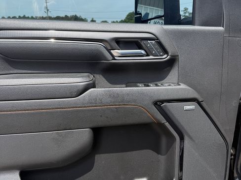 Used 2024 GMC Sierra 2500 AT4 w/ AT4 Premium Plus Package AWD/4WD image 10