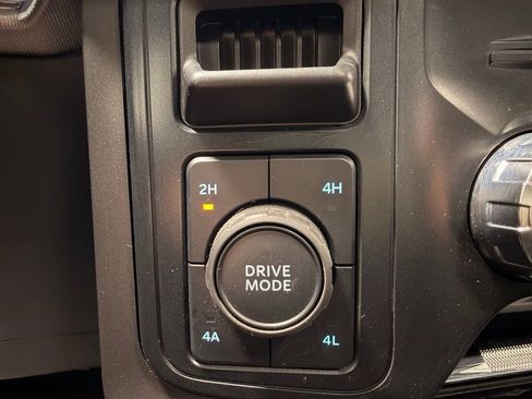 Used 2025 Ford F150 Lariat AWD/4WD image 40