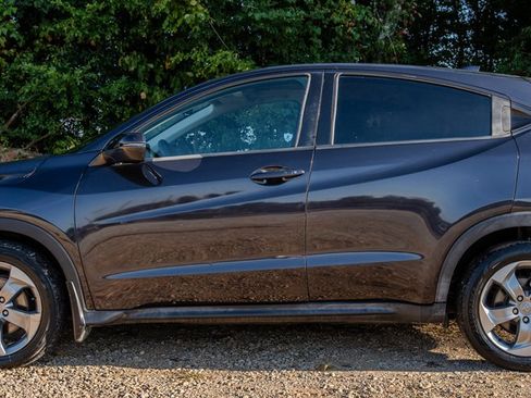 Used 2017 Honda HR-V EX image 2