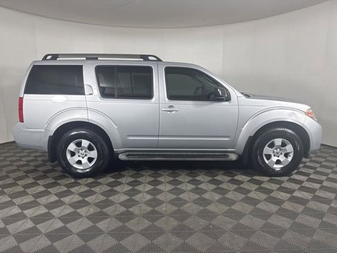 Used 2010 Nissan Pathfinder S FE+ image 2