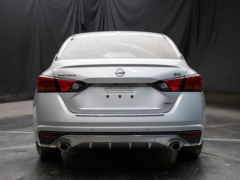 Used 2020 Nissan Altima 2.5 SR w/ Premium Package image 11