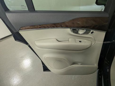 Used 2016 Volvo XC90 T6 Momentum w/ Momentum Plus Package image 21