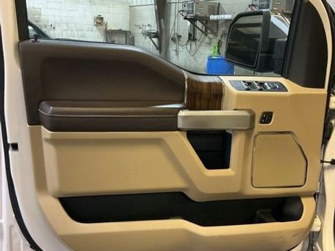 Used 2019 Ford F150 Lariat image 12