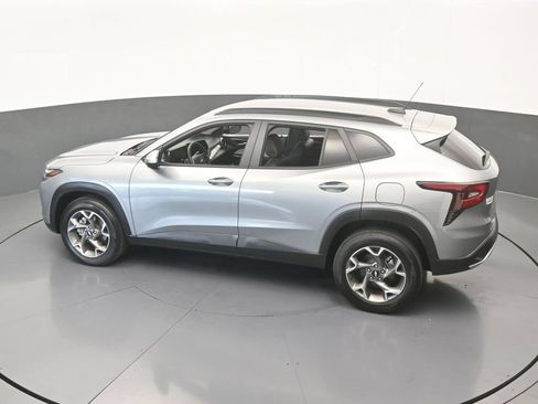 Used 2025 Chevrolet Trax LT w/ Driver Confidence Package FWD image 43