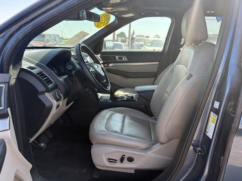Used 2018 Ford Explorer XLT w/ Equipment Group 202A AWD/4WD image 13