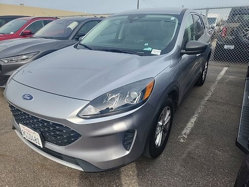 Used 2022 Ford Escape SE image 3