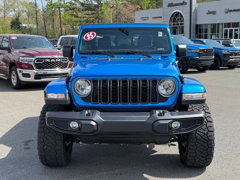 Used 2025 Jeep Gladiator Sport image 9