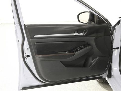 Used 2024 Nissan Altima 2.5 SR FWD image 4