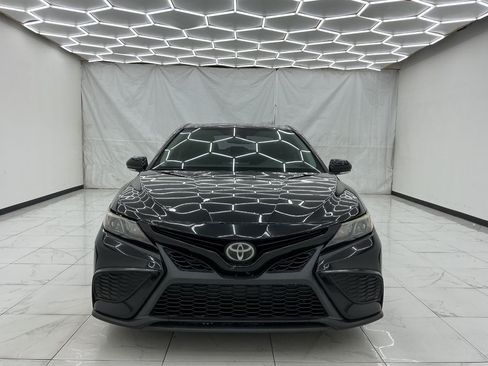 Used 2021 Toyota Camry SE FWD image 5