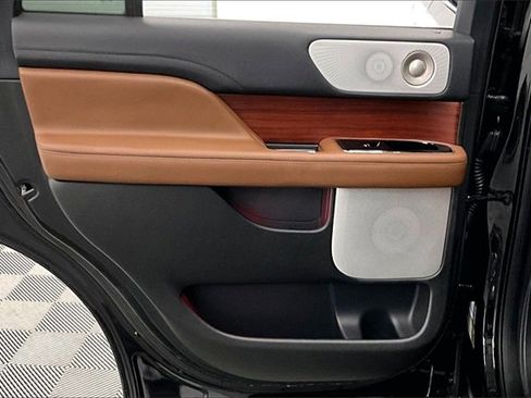 Used 2023 Lincoln Navigator Reserve image 19