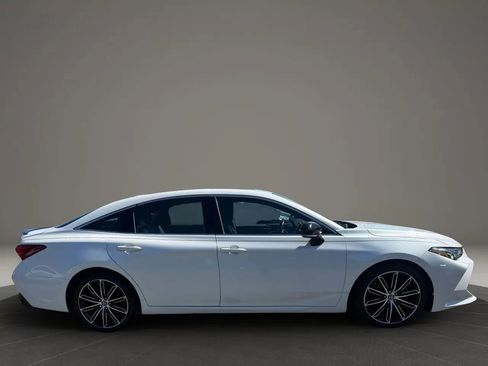 Used 2019 Toyota Avalon XSE w/ All Weather Liner Package FWD image 4