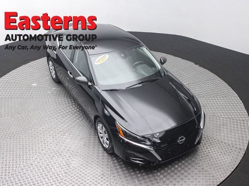 Used 2024 Nissan Altima 2.5 S FWD image 3