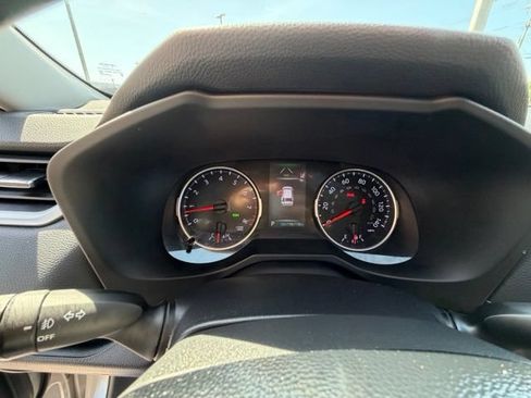 Used 2020 Toyota RAV4 XLE Premium FWD image 16