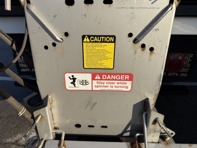 Used 2014 Ford F550 4x4 Regular Cab Super Duty image 23