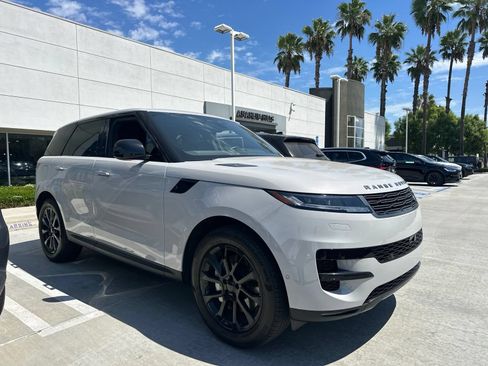 Used 2025 Land Rover Range Rover Sport SE AWD/4WD image 2