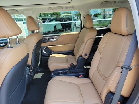 New 2026 INFINITI QX80 Luxe RWD image 16